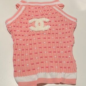 Pet Sweater Pink and White runs like a med